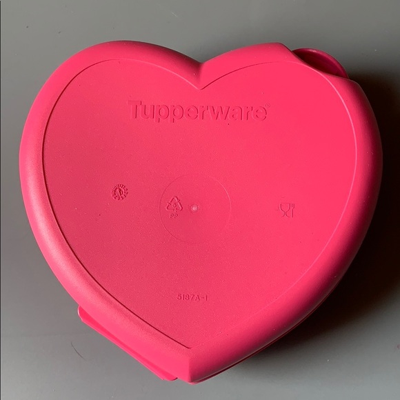 Tupperware Hinged Pink Heart Container 💓 - Picture 4 of 6